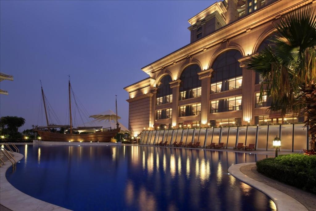 Sovereign Hotel Zhanjiang Esterno foto