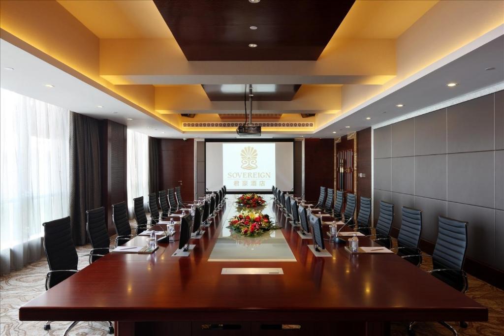 Sovereign Hotel Zhanjiang Esterno foto