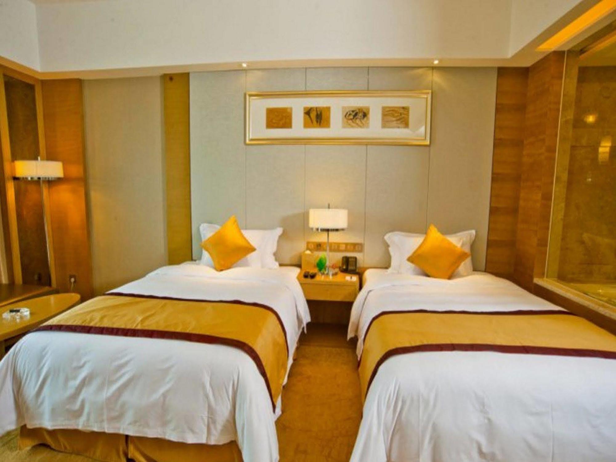Sovereign Hotel Zhanjiang Esterno foto